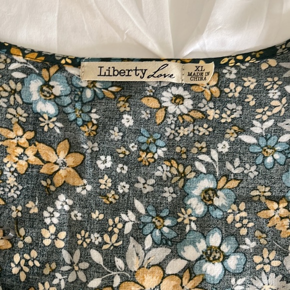 Liberty Love size XL green floral top. Front ruched square neck. Super cute! - Picture 6 of 9
